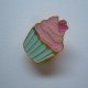 METALOWA EMALIOWANA PIN PRZYPINKA MUFFINKA