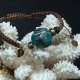 Amulet Harmonii: Ręcznie Pleciona Bransoletka z Niebieskim Agatem i Liściem Monstera