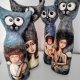 Duży kot z masy ceramicznej.