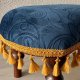 Podnóżek, pufa, taboret, ottoman w kolorze niebieskim. Clasicoo.