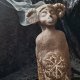 Ręcznie rzeźbiona ceramiczna Szamanka - rytualny kominek do kadzideł stożkowych