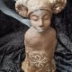 Ręcznie rzeźbiona ceramiczna Szamanka - rytualny kominek do kadzideł stożkowych
