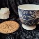 Ceramiczna podstawka rytualna - Kompas Wikinga (Vegvísir) z runami Futhark