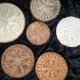 Ceramiczna podstawka rytualna - Kompas Wikinga (Vegvísir) z Valknutem i runami Futhark