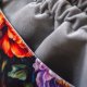 Szara torebka listonoszka z kominem w peonie