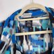 Niebieska koszula oversize w abstrakcyjny print plisowana szeroki kołnierz plus size George + top 8XL / 56 / 28