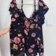 Czarna bluzka w kwiaty Torrid 4 (8-9XL) cold shoulder z wiązaniem 8XL / 56 / 28