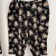 Czarne kluoty w beżowe kwiaty Junona 7XL szerokie nogawki Plus Size 7XL / 54 / 26