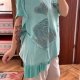 Miętowy T-shirt boho siateczka nadruk asymetryczny dół błyszczące detale 8XL / 56 / 28