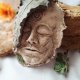 Ceramiczna maska ścienna "Leśna Wyrocznia" – rękodzieło, rzeźba inspirowana postacią Zielonego Człowieka, dekoracja z motywem ducha lasu,