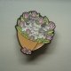 METALOWA EMALIOWANA PRZYPINKA PIN KOT KOTKI W KWIATACH