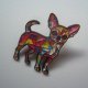 METALOWA EMALIOWANA PIN PRZYPINKA PIES PIESEK CHIHUAHUA W STYLU WITRAŻOWYM
