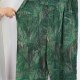 Zielone spodnie capri Avenue 26/28 Plus Size wzór tropikalny