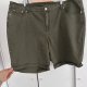 Oliwkowo-zielone szorty Q Banks 24W Plus Size 6XL / 52 / 24