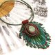Wyrazisty wisior w stylu boho chic z nutą klasycznej elegancji