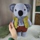 Miś koala w ubraniu, Miś pluszowy na szydełku, Miś na prezent dla dziecka