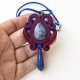 Wisior sutasz z lapis lazuli w bordowej oprawie