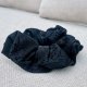 Czarna scrunchie z koronką