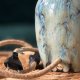 Ceramiczna lampa z abażurem z juty, jasnoniebieska, handmade