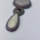 Artystyczny naszyjnik boho z haftem koralikowym i ceramicznym wisiorem (podszyty skórą naturalną)161