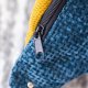 Lazurowa nerka z weluru z miodową klapą – unikatowa nerka handmade