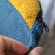 Lazurowa nerka z weluru z miodową klapą – unikatowa nerka handmade