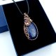 Wisiorek wire wrapping z lapis lazuli