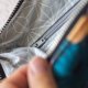 Kopertówka welurowa handmade – unikatowa torebka malowane kwiaty