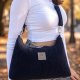Sztruksowa mini torebka slouchy Czarna