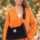 Welurowa mini torebka slouchy Krokodyl