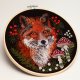 Jesienny lis pośród jarzębiny i muchomorów,haft w oprawie ok 20 cm średnicy
