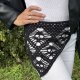 Czarna bandana z motywem czaszek ręcznie robiona na szydełku Halloween bawełniana