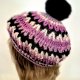 Beret z pomponem.