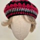 Beret z pomponem.