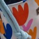 Granatowa listonoszka z kominem z weluru – minimalistyczne kwiaty, handmade