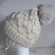 Ręcznie robiona czapka dziecięca z uszkami i wiązaniem 100% Merino – Ecru (do 50 cm)