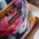 Zielona listonoszka z kominem z weluru w malowane kwiaty – handmade, unikat