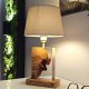 Lampa z drewna oliwnego i żywicy