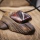 Naszyjnik bawole oko – bałtyckie drewno dryftowe, Wood Pendant, biżuteria z drewna, minerał, kamień, dla niej, pirografia
