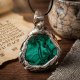 Amulet matki wszerzeczy - brutalistyczny wisior z malachitem