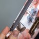 Etui na klucze z jasnego weluru w pastelowe kwiaty – handmade