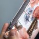 Etui na klucze z jasnego weluru w pastelowe kwiaty – handmade