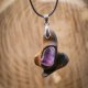Wisiorek z drewna wiązu, wiąz i ametyst – ręcznie rzeźbiony, artystyczne zdobienia, biżuteria z drewna, luxe wooden jewelry