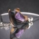 Wisiorek z drewna wiązu, wiąz i ametyst – ręcznie rzeźbiony, artystyczne zdobienia, biżuteria z drewna, luxe wooden jewelry