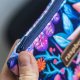 Etui na klucze z granatowego weluru w różowe i fioletowe kwiaty – handmade