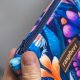 Etui na klucze z granatowego weluru w różowe i fioletowe kwiaty – handmade
