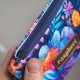 Etui na klucze z granatowego weluru w różowe i fioletowe kwiaty – handmade