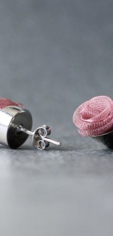 Srebrne kolczyki wkrętki różyczki pudrowy róż
