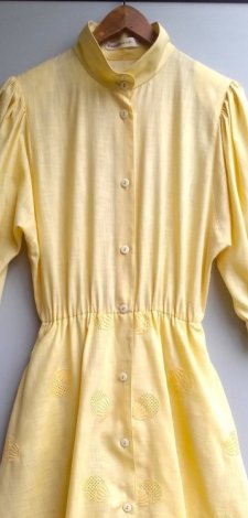 Sukienka vintage z haftem