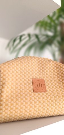 Welurowa żółta kosmetyczka kuferek